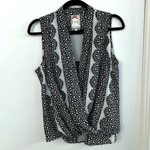 Yoana Baraschi black and white open front sleeveless blouse with lace back
